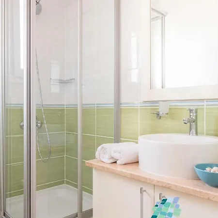 Three Bedroom Ariel With Sea View Lejlighed *